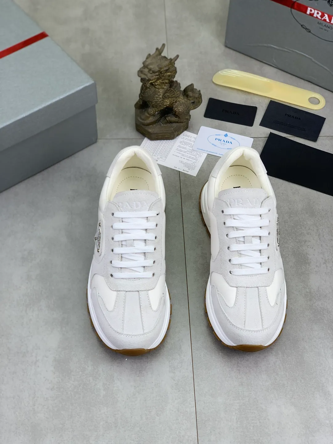 Men's shoes P560 💰 [New style] popular models are on the official website, 🆘 The trendy brand (Prada) mainly promotes popular models, avant-garde and versatile fashionable men's shoes private version mold opening, cowhide surface splicing 1:1.. Fashionable and simple, original imported cowhide lining cowhide feet; the atmosphere and personality are more fashionable, eye-catching and pursuing class. It will subvert the old ideas and be a must-have for fashionistas who want to spend time with you! Must keep it! Tall and comfortable, large and low, high-end quality workmanship. Code number: 38-44 (45 customized) 5️⃣ colors available.